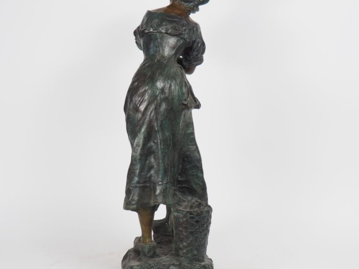 A. RICHARD.  "La marayeuse" Sculpture en bronze polychrome Signée H. 7