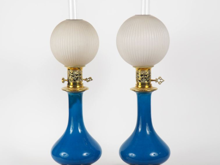 Paire de lampes Napoléon III en céramique bleu persan, belle monture e