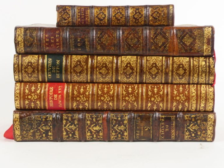 BACCARAT.  Superbe cave à whisky en trompe l'œil en forme de pile de l