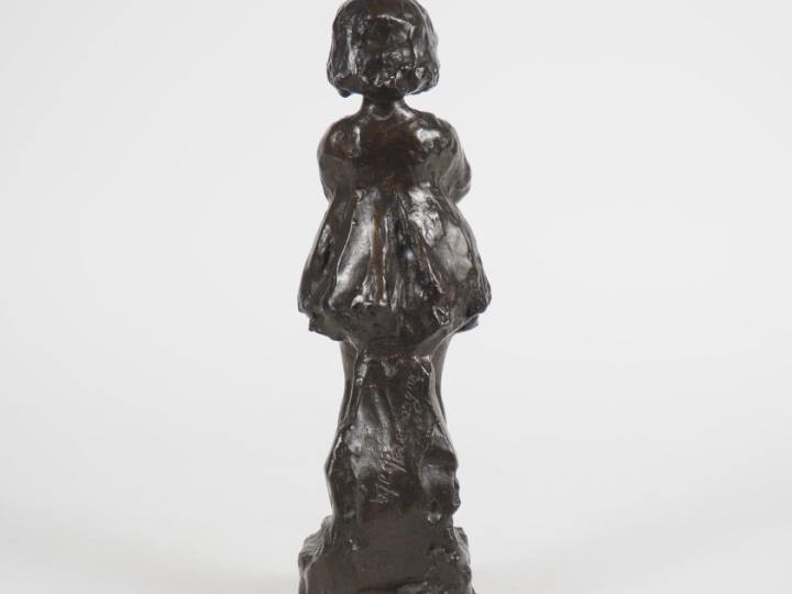 W. PERELMAGNE "Fillette"  Bronze Signé H. 28 cm