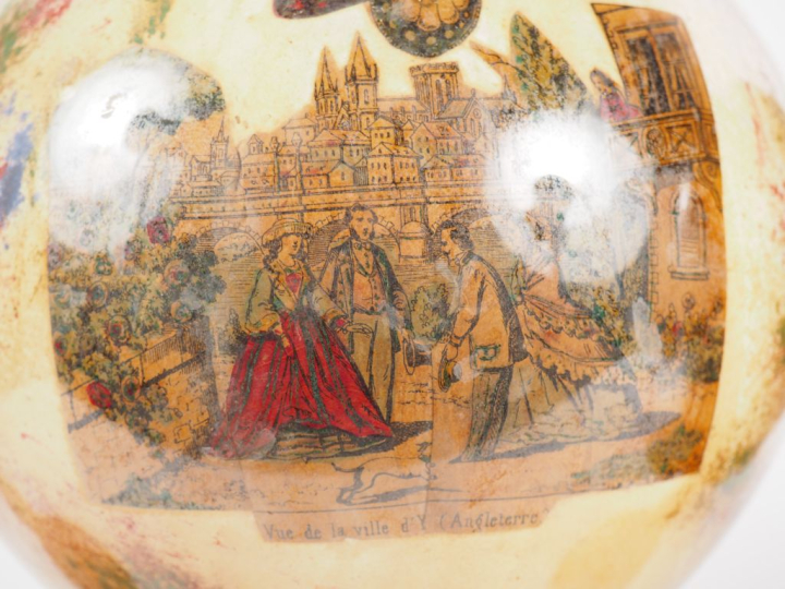 Suite de quatre boules porte perruques XIXème en verre soufflé, élégan