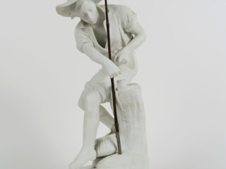 Vente aux enchères H. WAISSE.  "le pêcheur à la ligne" Grand sujet en biscuit Signé  (un 