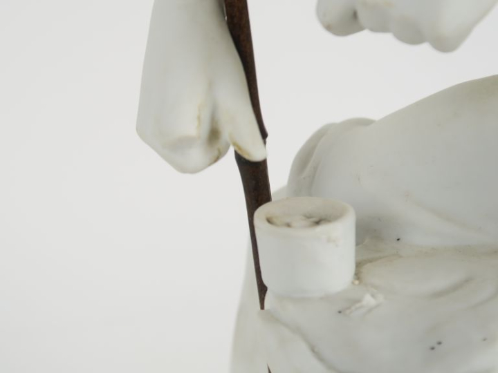 H. WAISSE.  "le pêcheur à la ligne" Grand sujet en biscuit Signé  (un 