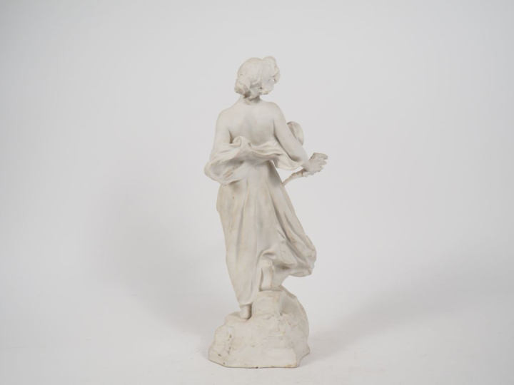 F. CHARPENTIER.  Sujet 1900 en biscuit de Sèvres "jeune femme en buste