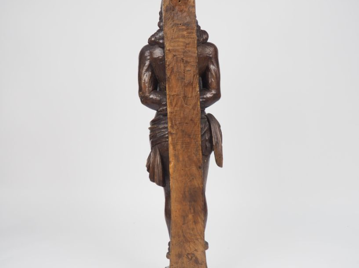 Ecole française XVIIème.  "Saint Sébastien" Grande sculpture en noyer 