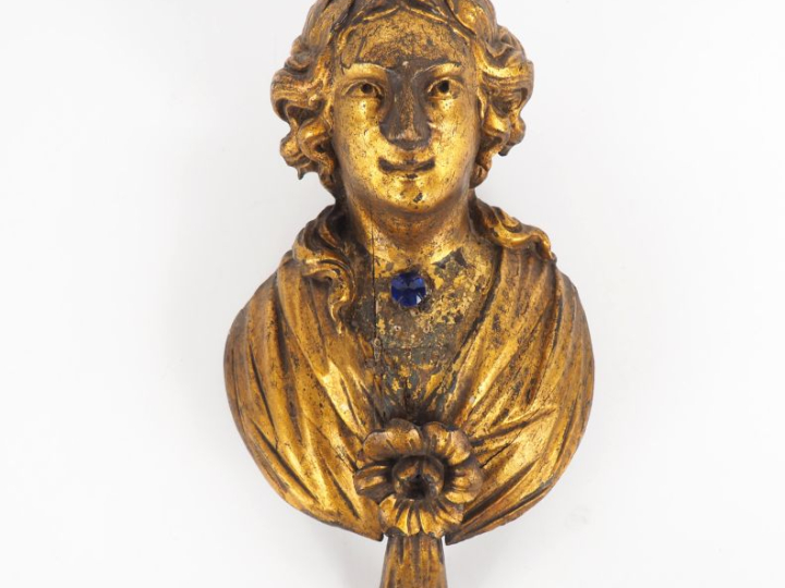 Ecole française XVIIème.  "Buste de jeune femme laurée" Sculpture en b