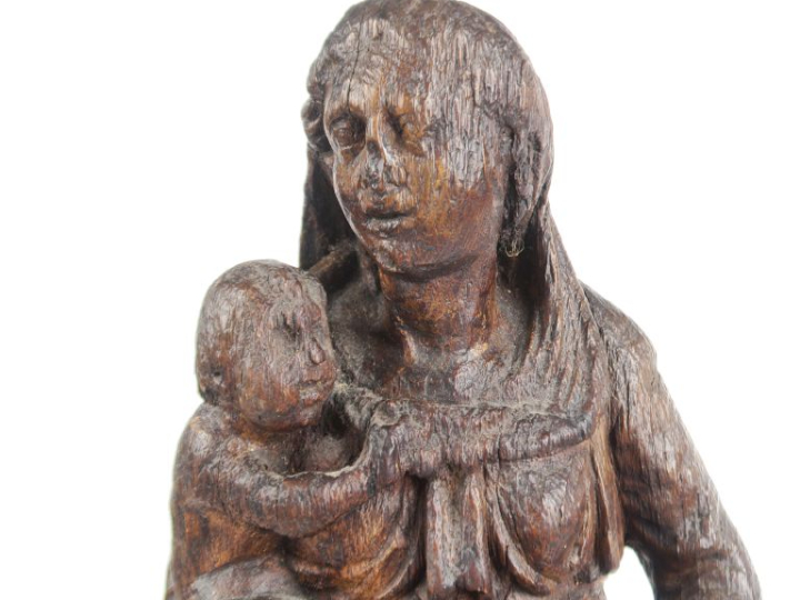 Ecole française XVIIème.  "Vierge à l'enfant"  Sculpture en chêne scul