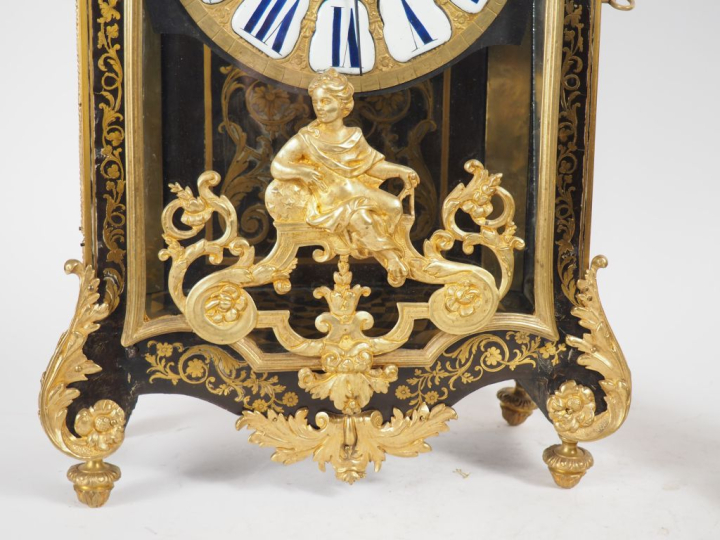 Cartel Régence en marqueterie Boulle écaille brune et bronze doré, à d