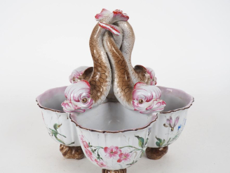 Vente aux enchères SAINT-CLEMENT-(GALLE pour).  Grand présentoir en faience polychrome à 