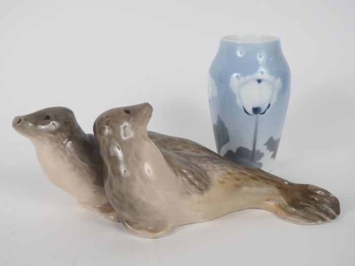 ROYAL COPENHAGUE. "les deux phoques" Groupe en porcelaine  (restauré, 