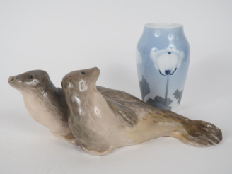 Vente aux enchères ROYAL COPENHAGUE. "les deux phoques" Groupe en porcelaine  (restauré, 