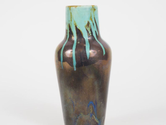 Vente aux enchères Vase Art Déco en céramique argentée et verre.  H. 18,5 cm