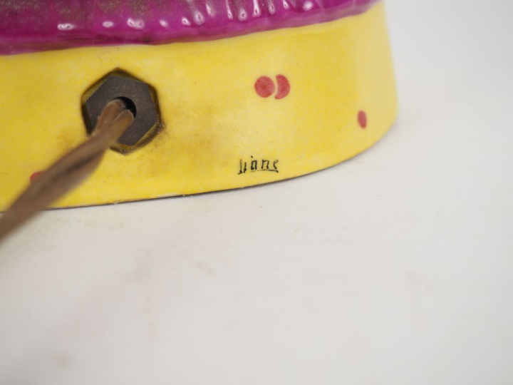 Veilleuse Art Déco en porcelaine polychrome de Limoges figurant une je