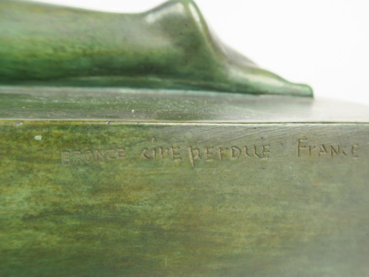GUERO.  "Archère".  Sculpture Art déco en bronze à  patine verte.  Sig
