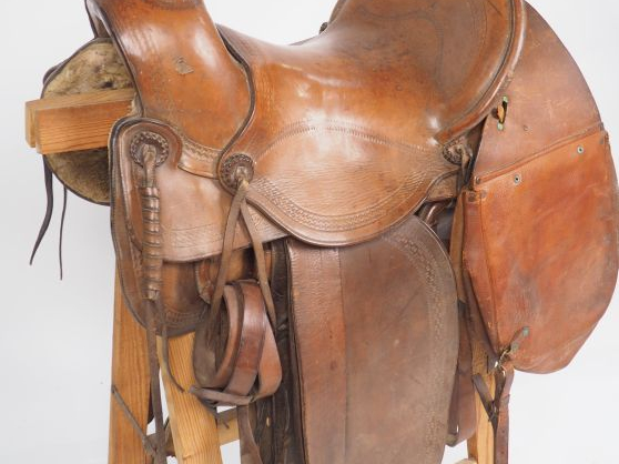 Selle de cavalerie type « Packer’s saddle 1917 » en cuir brun doublé d