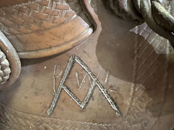 Selle de cavalerie type « Packer’s saddle 1917 » en cuir brun doublé d