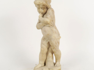 Vente aux enchères Ecole française XIXème.  "l'amour" Sculpture en albatre Signée H. 52 c