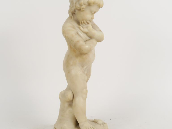 Ecole française XIXème.  "l'amour" Sculpture en albatre Signée H. 52 c