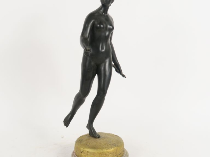 HOUDON (d'après). "Diane chasseresse" Sculpture en bronze à patine bru