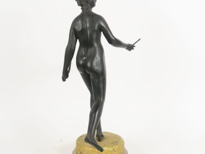 HOUDON (d'après). "Diane chasseresse" Sculpture en bronze à patine bru