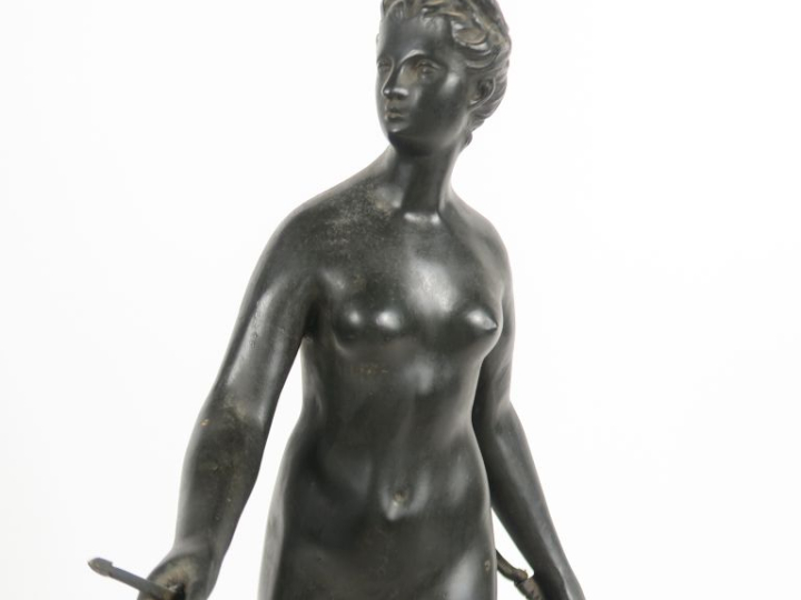 HOUDON (d'après). "Diane chasseresse" Sculpture en bronze à patine bru