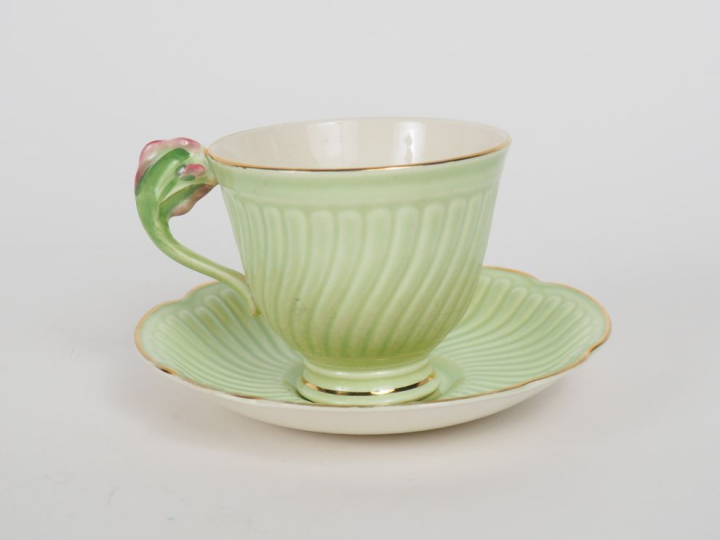 6 tasses et sous tasses à thé en porcelaine anglaise à décor de cotes 