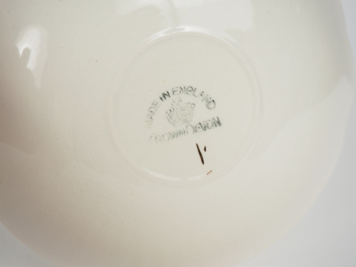6 tasses et sous tasses à thé en porcelaine anglaise à décor de cotes 