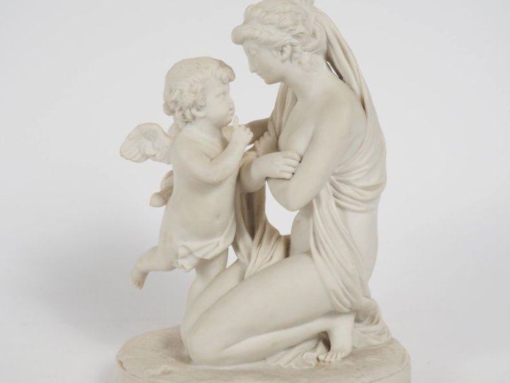 Ecole française.  "la leçon de l'amour" Sujet en biscuit, titré sur la