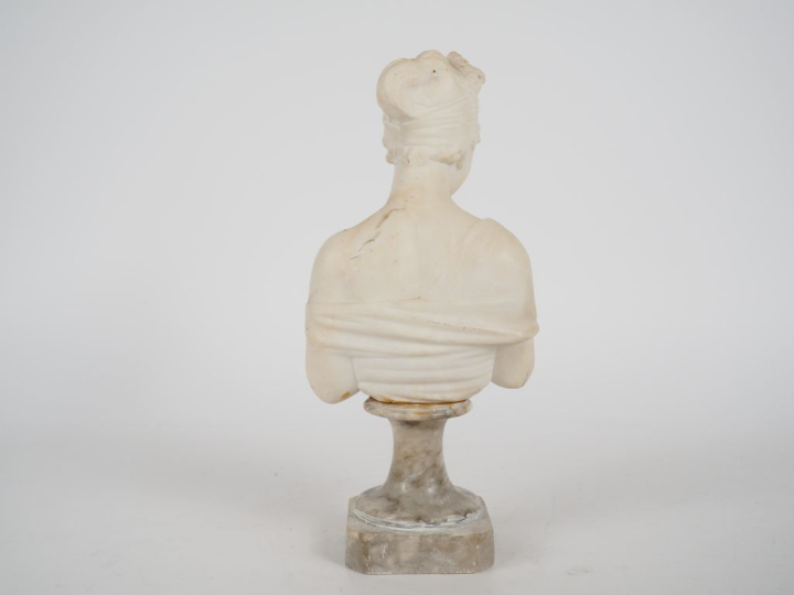 Ecole française XIXème.  "portrait de Madame de Récamier en buste" Scu