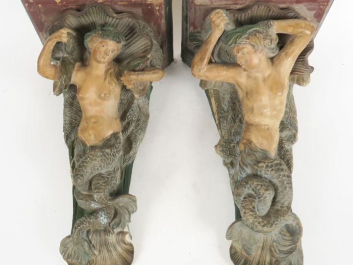 Paire de sellettes Napoléon III en terre cuite polychrome à décor de s