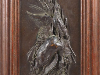 Vente aux enchères Pierre Jules MENE. Plaque en bronze à patine brune "trophée de chasse"