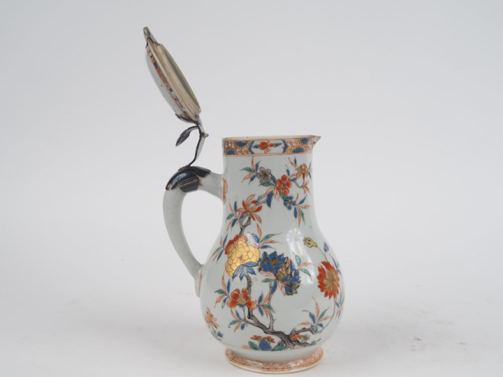 Verseuse XVIIIème en porcelaine de Chine famille rose, monture en arge