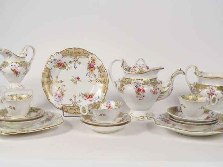 Service à thé et à gateaux en porcelaine anglaise 1900 à décor de fleu