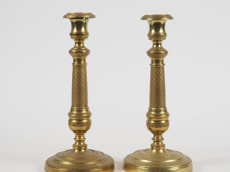 Vente aux enchères Paire de bougeoirs XIXème en bronze H. 27,5 cm