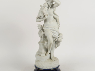 Vente aux enchères RANCOULET.  "la marchande d'amour" Grand biscuit  Signé  H. 57,5 cm  s