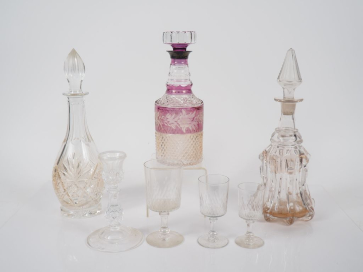 Partie de service de verres en cristal comprenant : 8 verres à eau, 6 