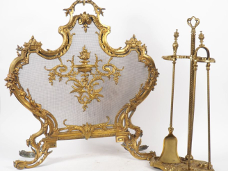 Vente aux enchères Pare feu Napoléon III de style Rocaille en bronze Dim. 79 x 75 cm et u