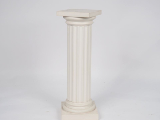Vente aux enchères Sellette en céramique blanche en forme de colonne cannelée H. 79 cm