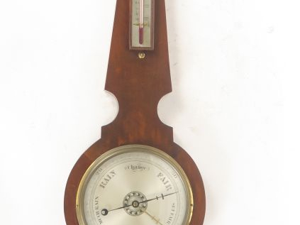 Baromètre anglais XIXème en acajou et placage d'acajou. H. 100 cm