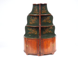 Vente aux enchères Paire d'encoignures murales Louis XVI en marqueterie, et bois laqué ve