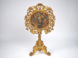 Vente aux enchères Pare feu XVIIIème en bois et stuc sculpté et doré à décor de griffons,