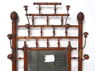 Vente aux enchères Porte manteau Napoléon III en bambou. Dim. 210 x 74 cm