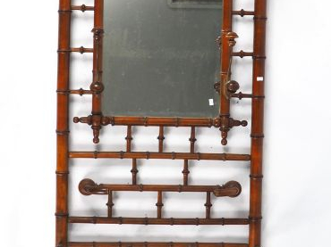 Porte manteau Napoléon III en bambou. Dim. 210 x 74 cm