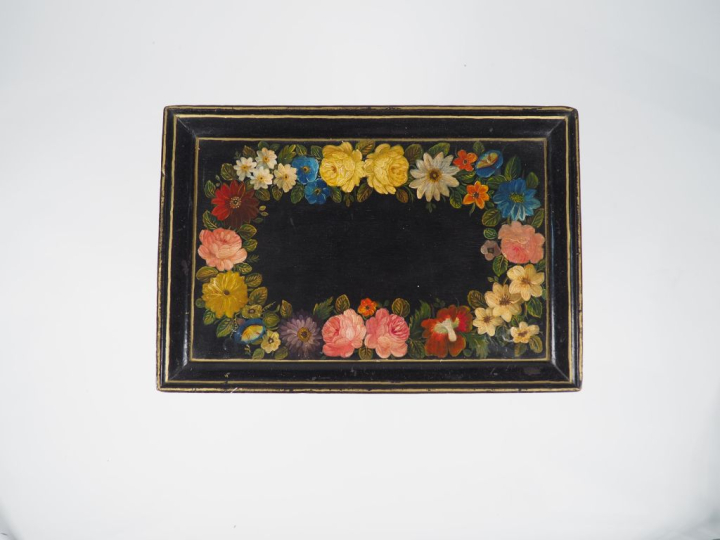 Travailleuse Napoléon III en bois noirci à décor de fleurs polychromes