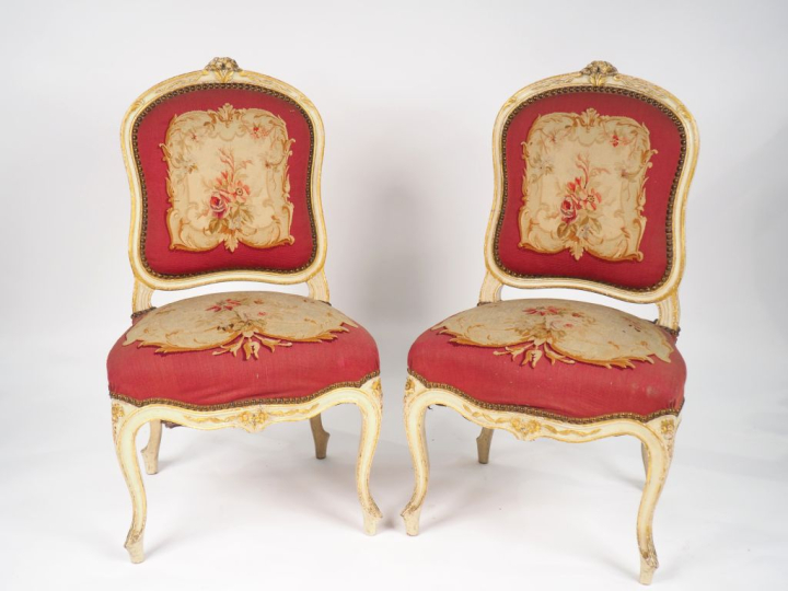 Paire de chaises Napoléon III de style Louis XV en bois laqué blanc sc