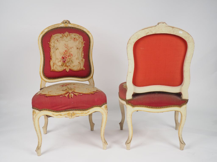 Paire de chaises Napoléon III de style Louis XV en bois laqué blanc sc