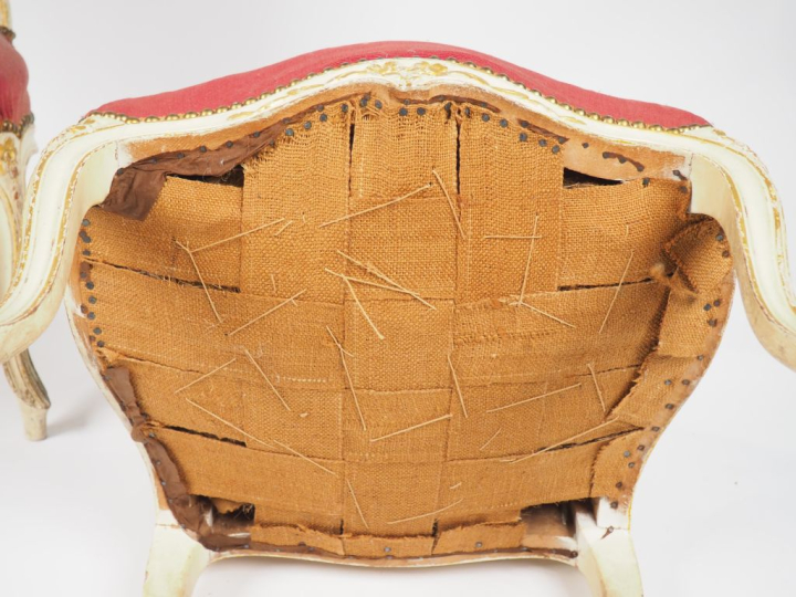 Paire de chaises Napoléon III de style Louis XV en bois laqué blanc sc