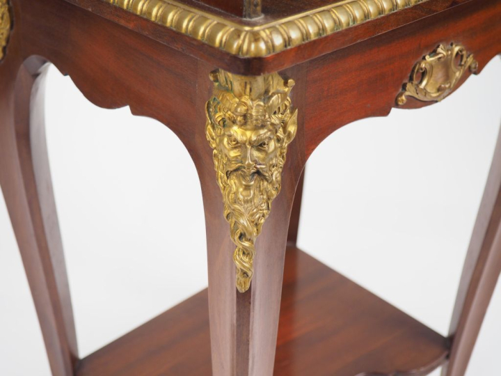 Gervais DURAND. (attribué à). Petit bureau à gradins de style Transiti