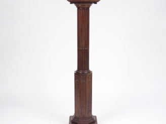 Vente aux enchères Sellette en forme de colonne ionique en acajou à décor de cannelures r
