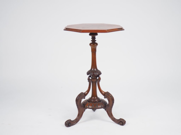 Guéridon XIXème tripode anglais en acajou, fut balustre, pied griffe, 